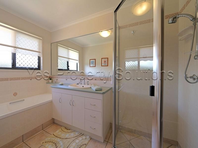 1 Meleisha Place, Coral Cove QLD 4670