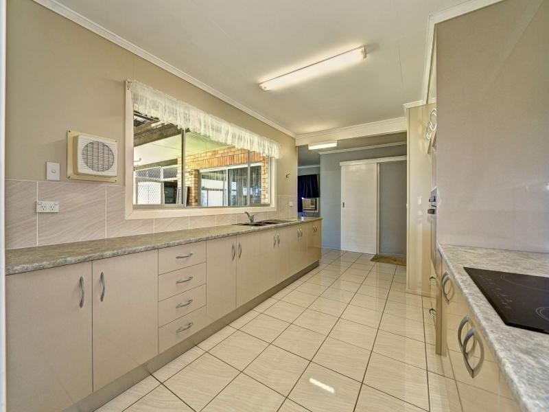 124 Elliott Heads Rd, Avenell Heights QLD 4670