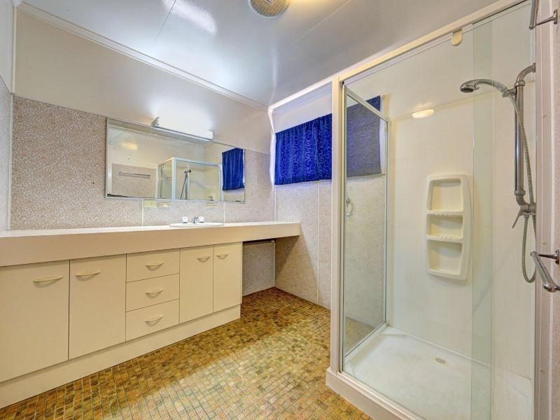 124 Elliott Heads Rd, Avenell Heights QLD 4670