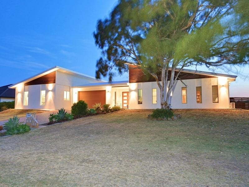 7 Janet Court, Coral Cove QLD 4670
