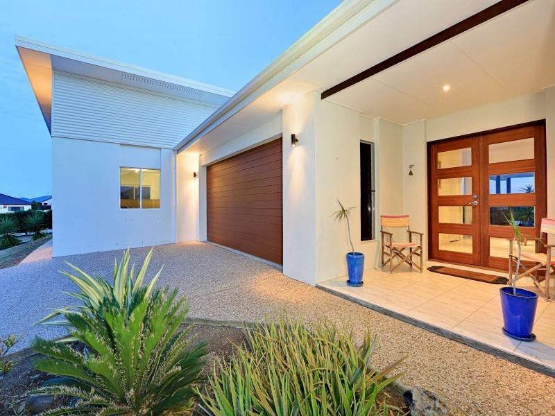 7 Janet Court, Coral Cove QLD 4670