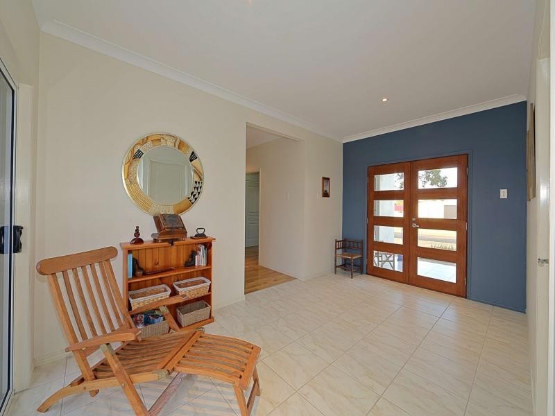 7 Janet Court, Coral Cove QLD 4670