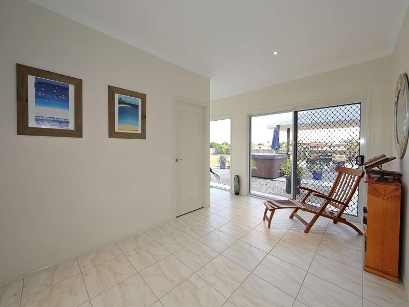 7 Janet Court, Coral Cove QLD 4670