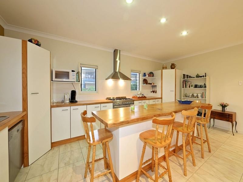 7 Janet Court, Coral Cove QLD 4670