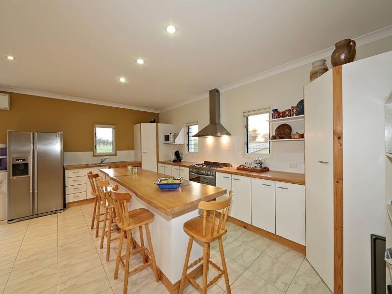 7 Janet Court, Coral Cove QLD 4670