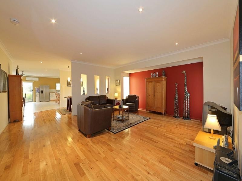 7 Janet Court, Coral Cove QLD 4670