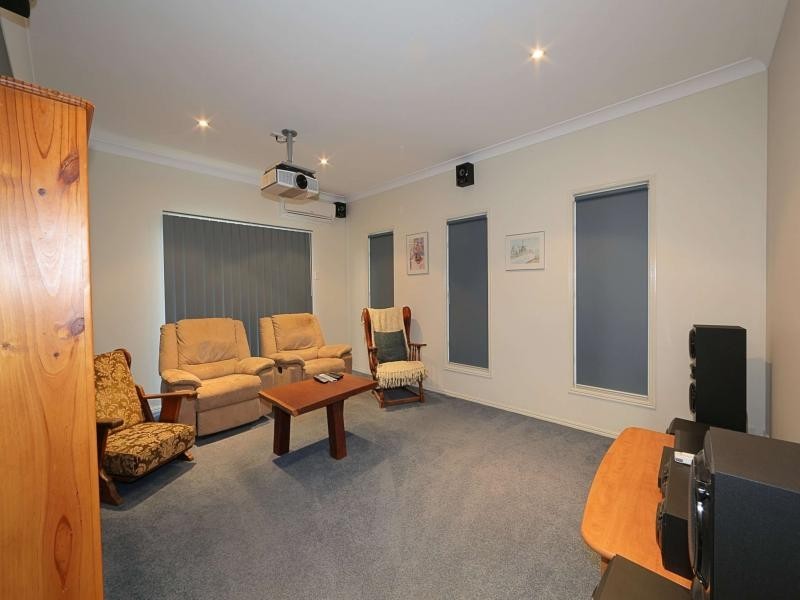 7 Janet Court, Coral Cove QLD 4670