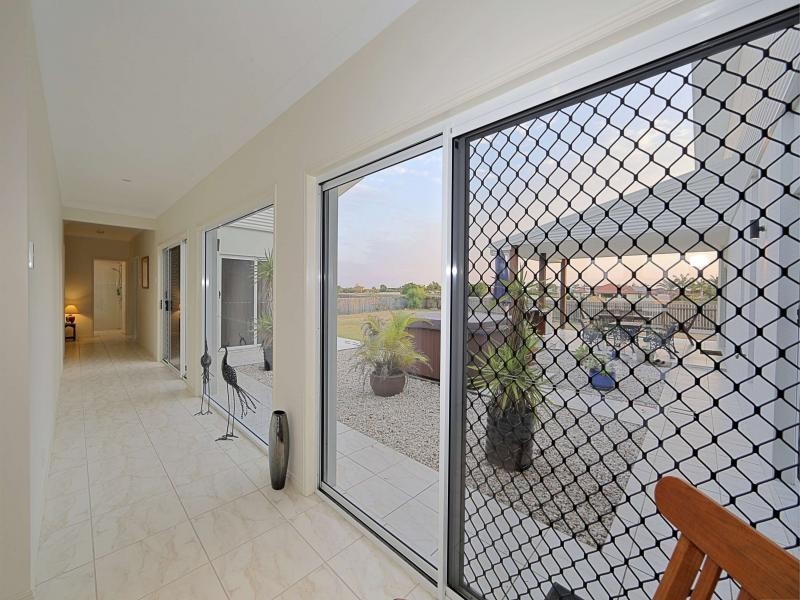 7 Janet Court, Coral Cove QLD 4670