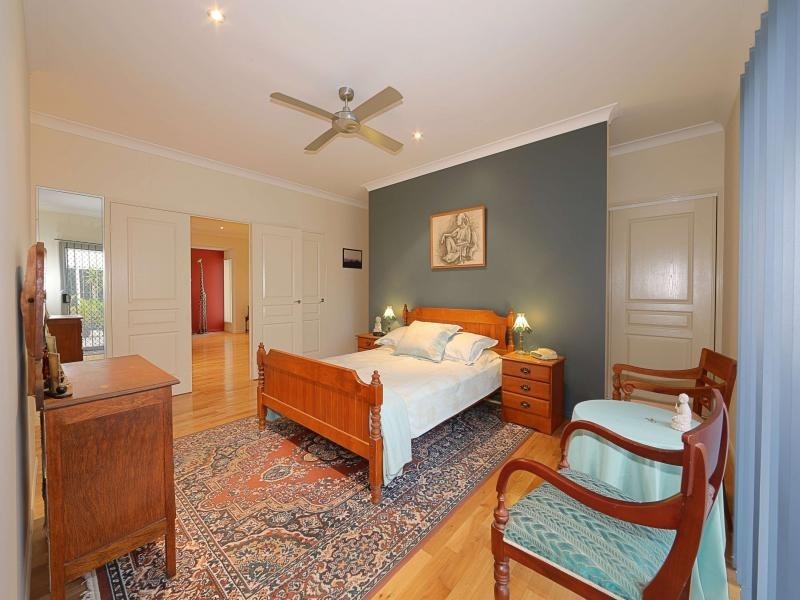 7 Janet Court, Coral Cove QLD 4670