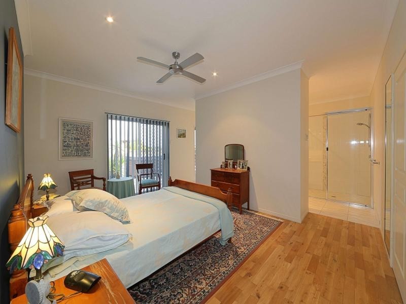 7 Janet Court, Coral Cove QLD 4670