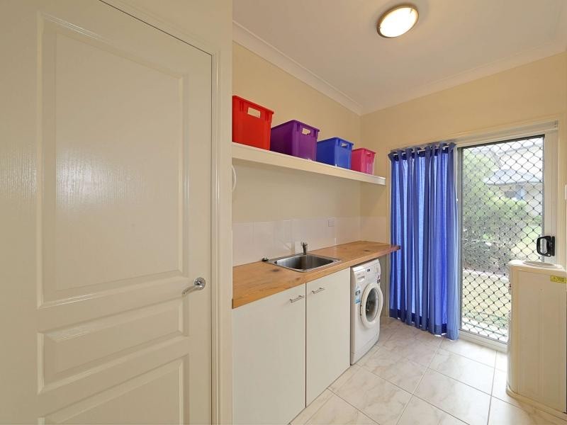 7 Janet Court, Coral Cove QLD 4670