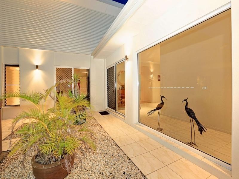 7 Janet Court, Coral Cove QLD 4670