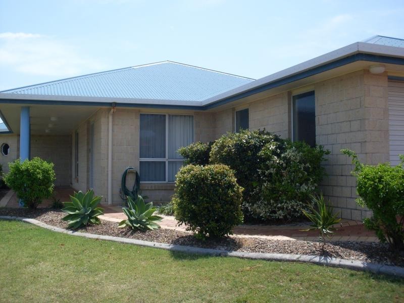 27 Peggy Drive, Coral Cove QLD 4670