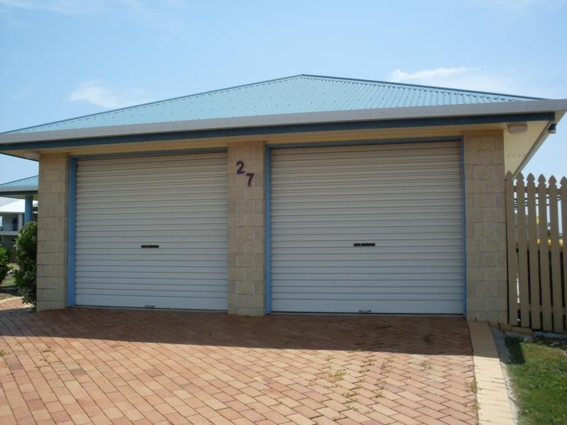 27 Peggy Drive, Coral Cove QLD 4670
