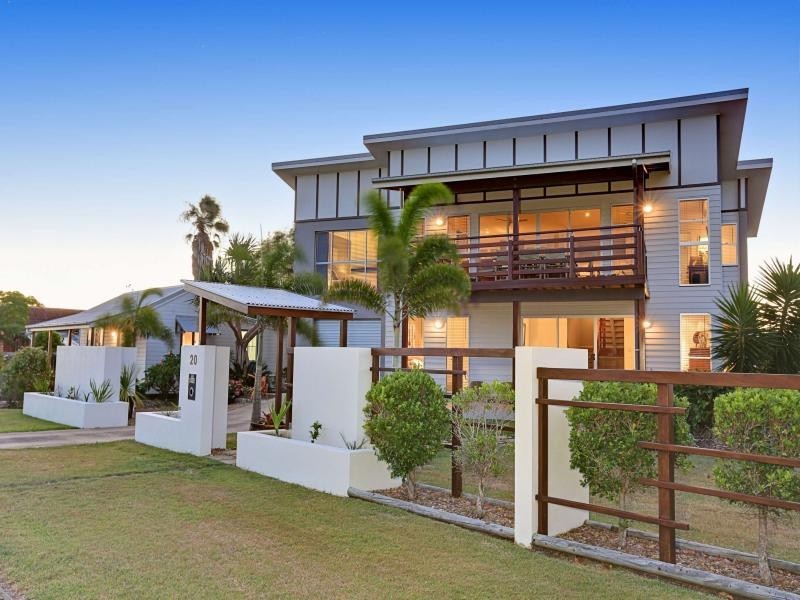 20 Bathurst Street, Elliott Heads QLD 4670