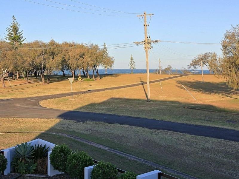 20 Bathurst Street, Elliott Heads QLD 4670