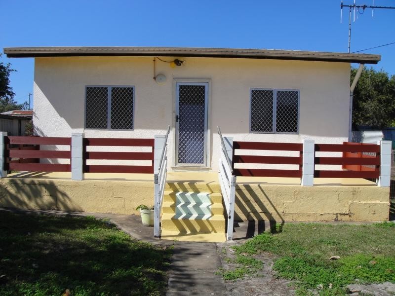 7 Bathurst st, Elliott Heads QLD 4670