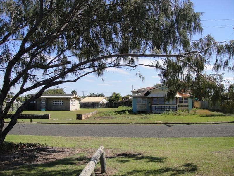 7 Bathurst st, Elliott Heads QLD 4670