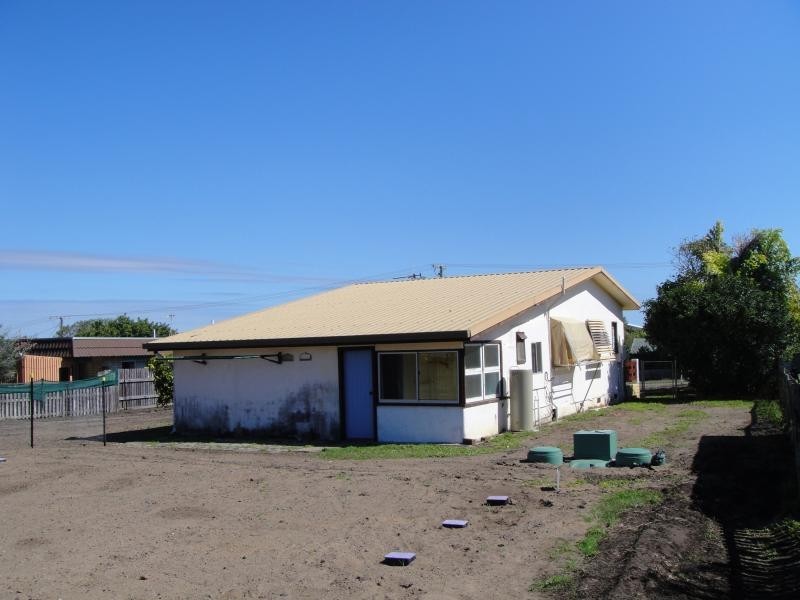 7 Bathurst st, Elliott Heads QLD 4670