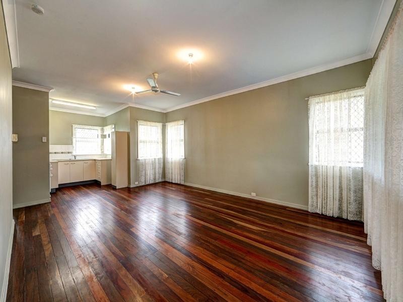8 Lihs  St, Elliott Heads QLD 4670