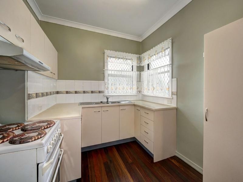 8 Lihs  St, Elliott Heads QLD 4670