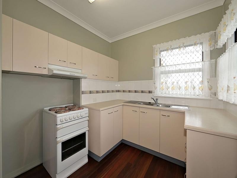 8 Lihs  St, Elliott Heads QLD 4670