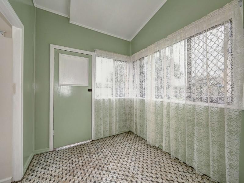 8 Lihs  St, Elliott Heads QLD 4670