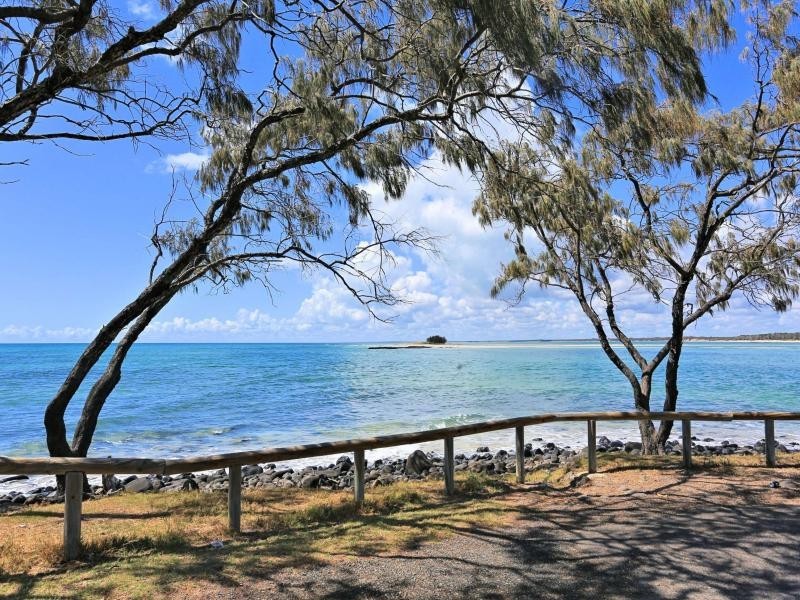 8 Lihs  St, Elliott Heads QLD 4670