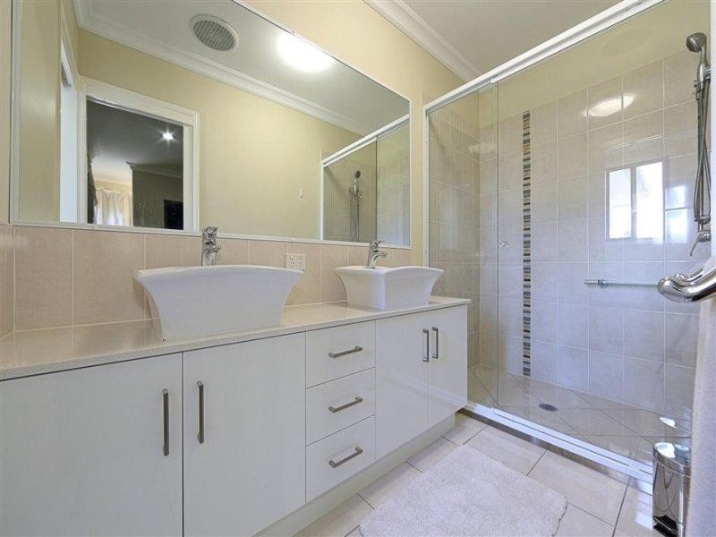 16 Avalon St, Burnett Heads QLD 4670