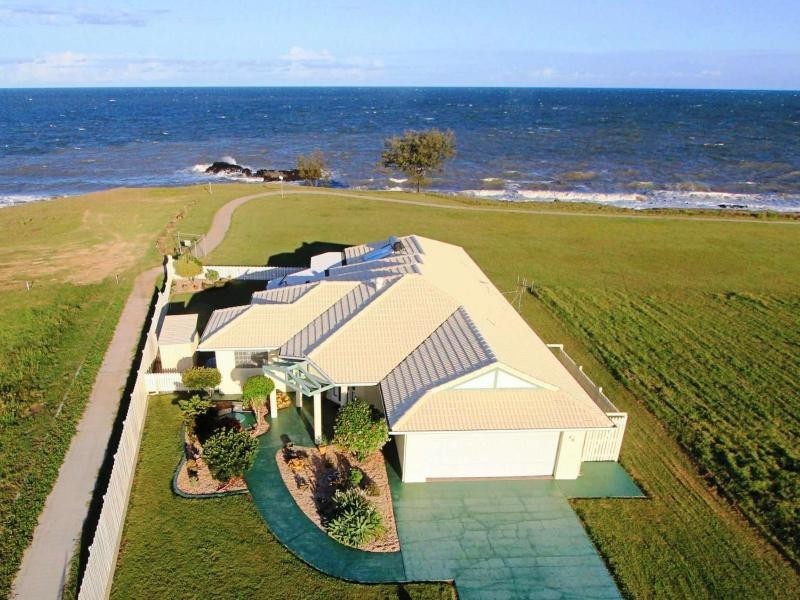 18 Sea Esplanade, Elliott Heads QLD 4670