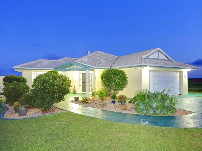 18 Sea Esplanade, Elliott Heads QLD 4670