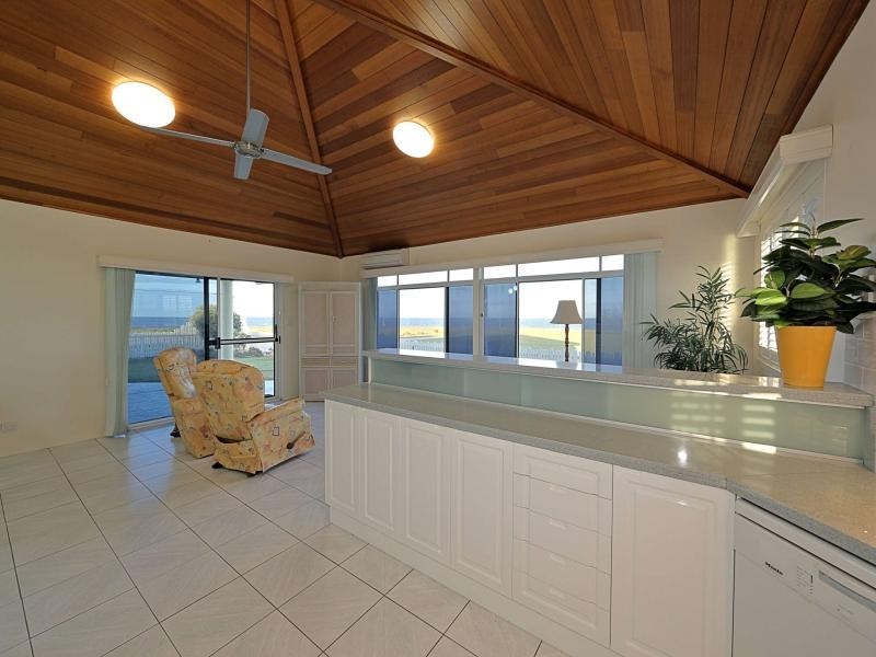 18 Sea Esplanade, Elliott Heads QLD 4670