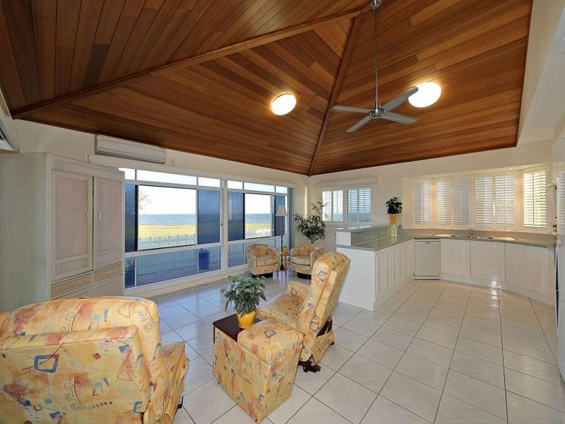 18 Sea Esplanade, Elliott Heads QLD 4670