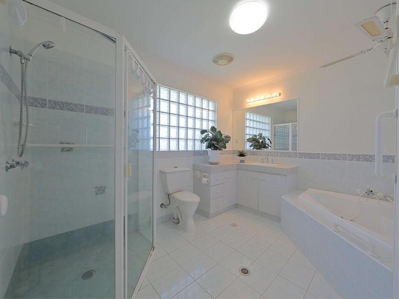 18 Sea Esplanade, Elliott Heads QLD 4670