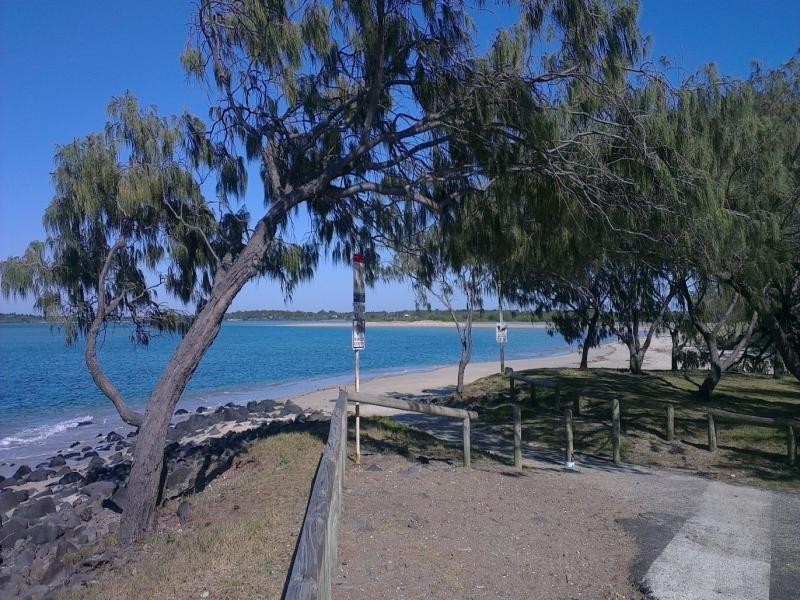 18 Sea Esplanade, Elliott Heads QLD 4670