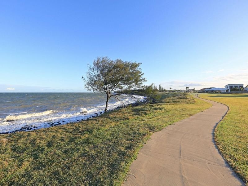 18 Sea Esplanade, Elliott Heads QLD 4670