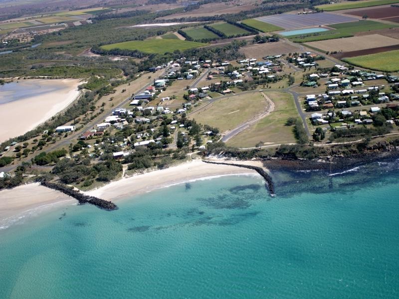 18 Sea Esplanade, Elliott Heads QLD 4670