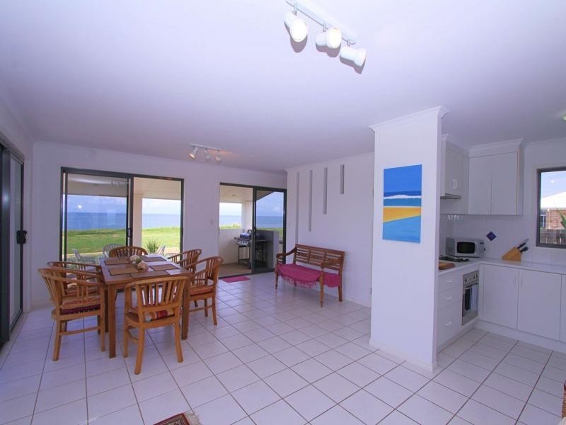 8 Sea Esplanade, Elliott Heads QLD 4670