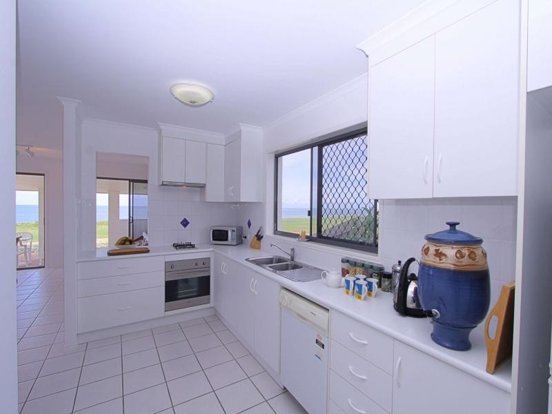 8 Sea Esplanade, Elliott Heads QLD 4670