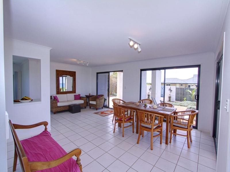 8 Sea Esplanade, Elliott Heads QLD 4670