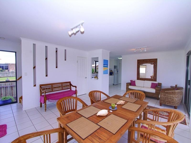 8 Sea Esplanade, Elliott Heads QLD 4670