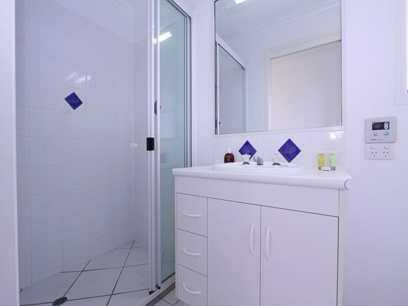 8 Sea Esplanade, Elliott Heads QLD 4670