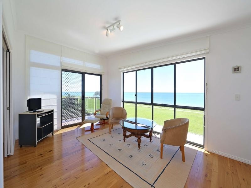8 Sea Esplanade, Elliott Heads QLD 4670