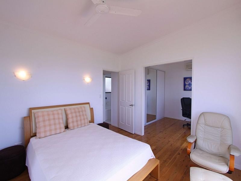 8 Sea Esplanade, Elliott Heads QLD 4670
