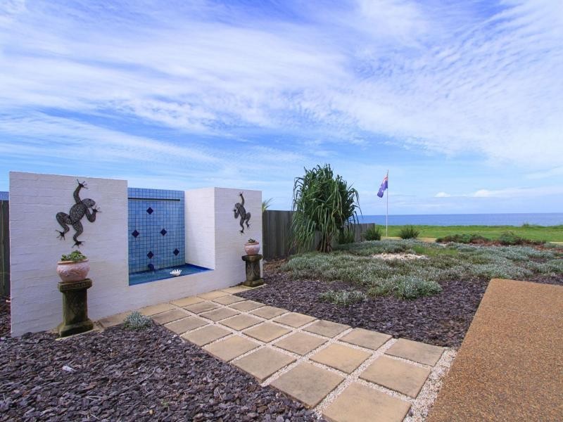 8 Sea Esplanade, Elliott Heads QLD 4670