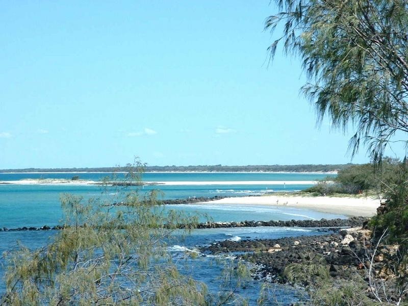 8 Sea Esplanade, Elliott Heads QLD 4670