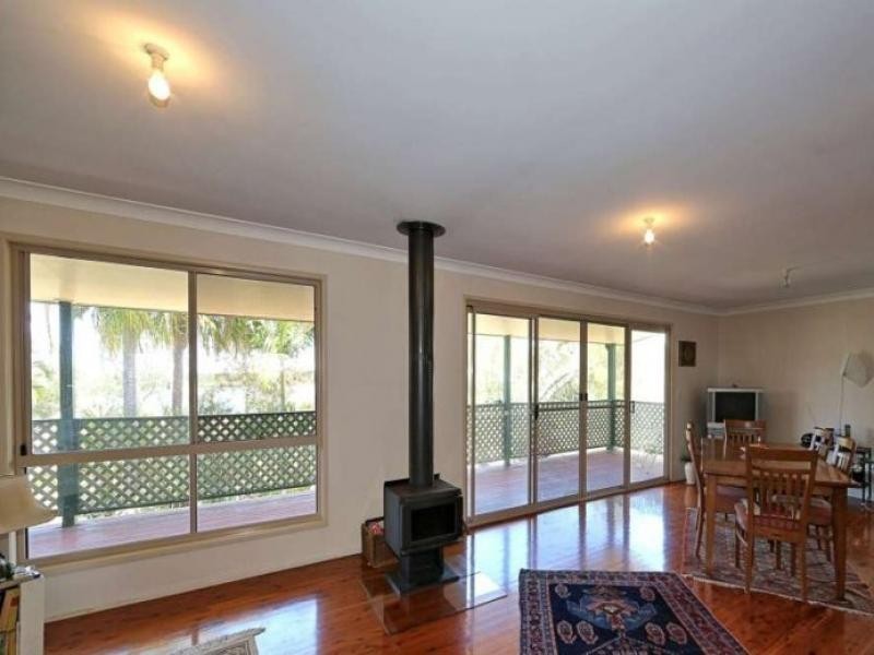 63 Mcintosh  Av, Elliott Heads QLD 4670