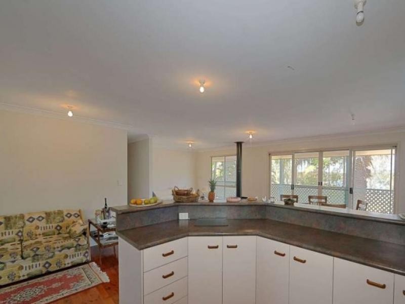 63 Mcintosh  Av, Elliott Heads QLD 4670
