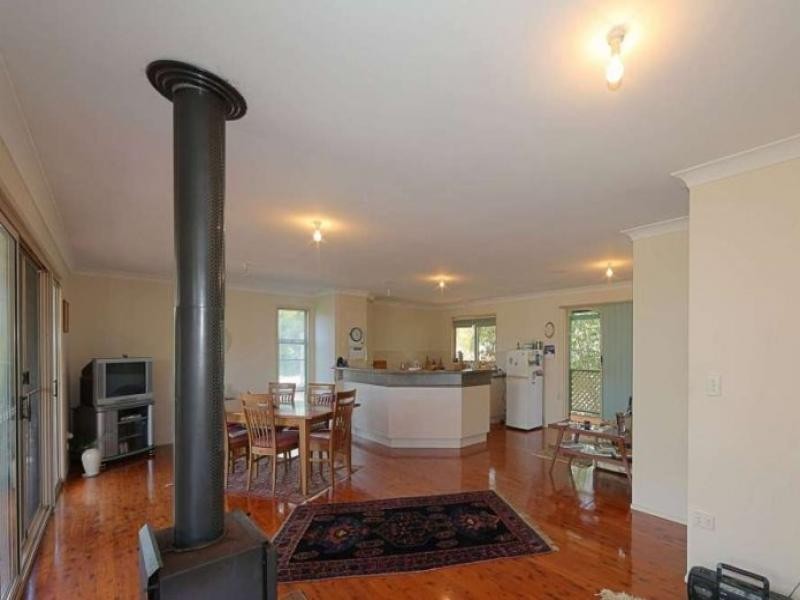 63 Mcintosh  Av, Elliott Heads QLD 4670