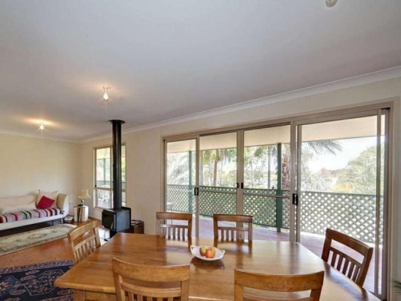 63 Mcintosh  Av, Elliott Heads QLD 4670